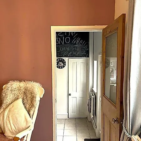 Luxe Cottage-style Retreat With Garden - Sleeps 12 브리스틀