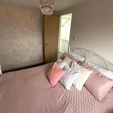 호텔 Luxe Cottage-style Retreat With Garden - Sleeps 12 브리스틀