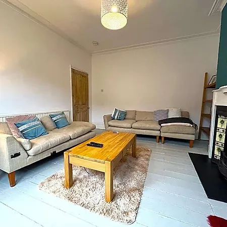 Luxe Cottage-style Retreat With Garden - Sleeps 12 3*